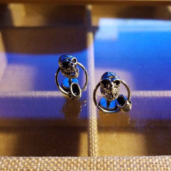 Unisex SKull Earrings - Picture 7 of 7